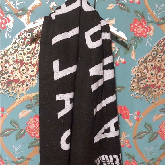 Levi’s scarf - Picture 3 of 3